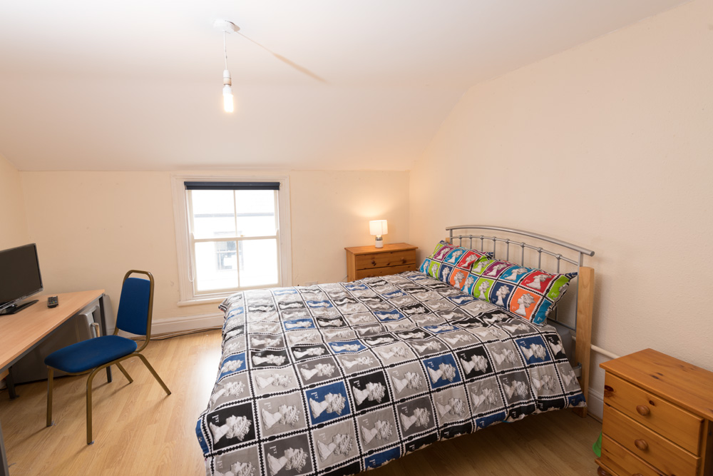 Ormskirk Town Centre, Church Street property – double bed spacious room
